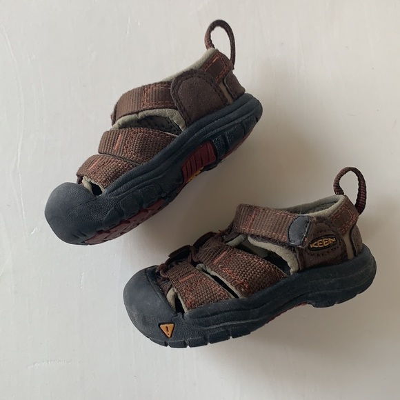 Keen Brown Newport H2 Sandals for Kids - Picture 2 of 5